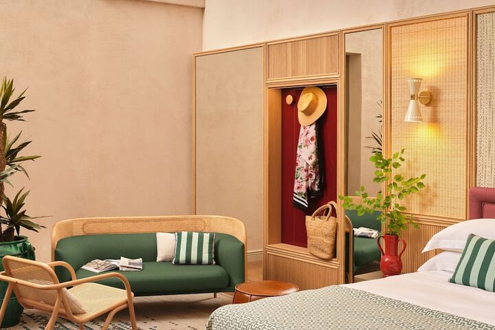 Room 8 of 53