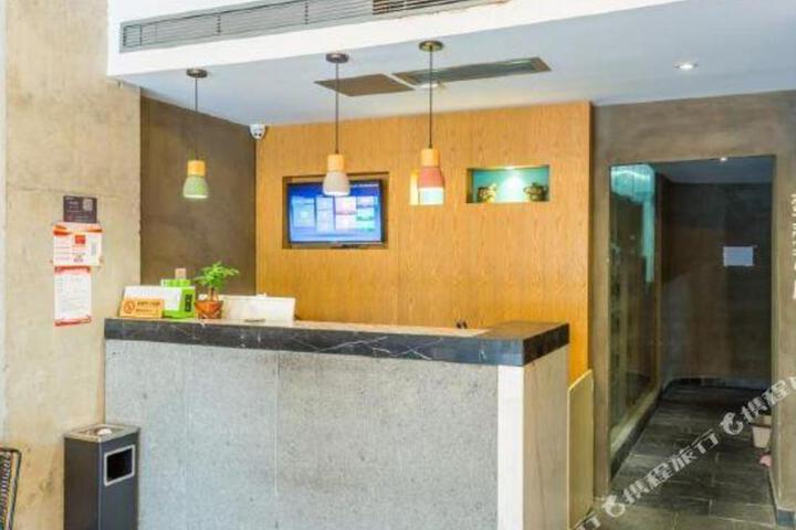Eggshell Hotel (Changsha South Bus Station)