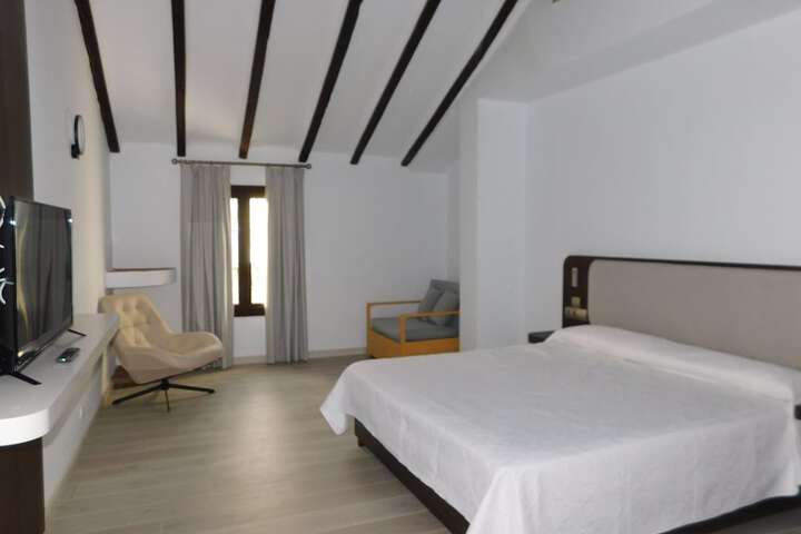Room 3 of 53
