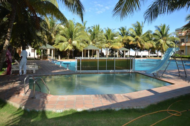 Pool 33 of 41