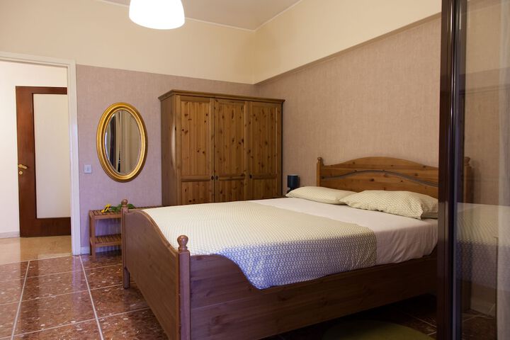 Room 8 of 35