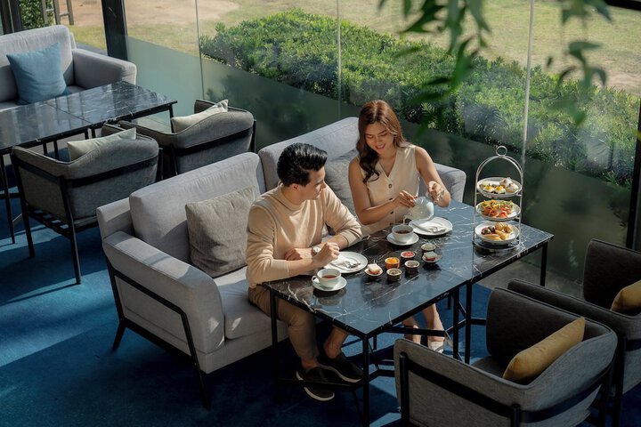 Lounge 104 of 142
