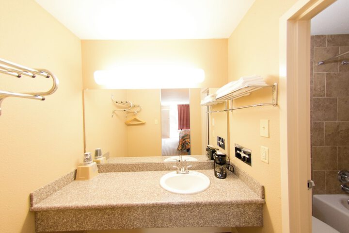 Room 7 of 12