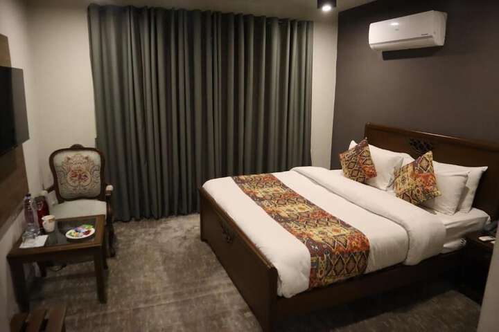 Room 5 of 52