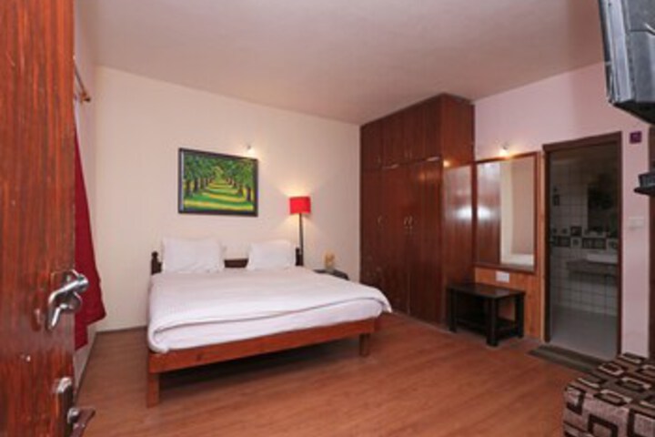 OYO 13724 Home Cosy Stay Near Mall Road
