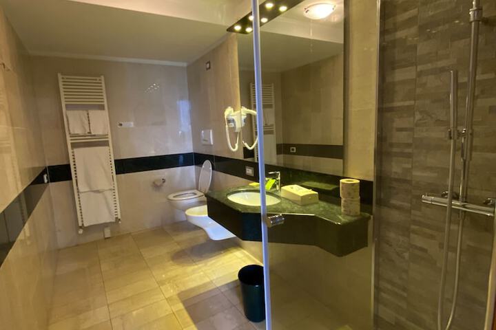 Room 20 of 26
