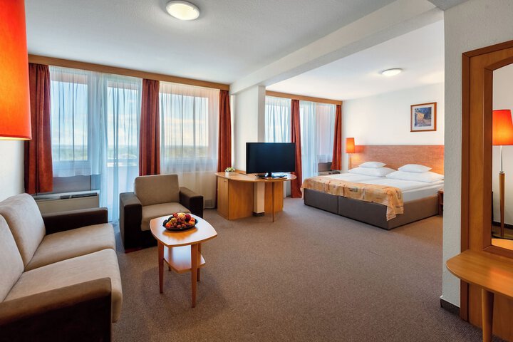 Room 14 of 63