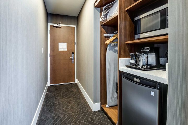 Room 6 of 67