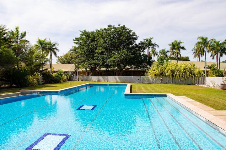 Hotel Pool