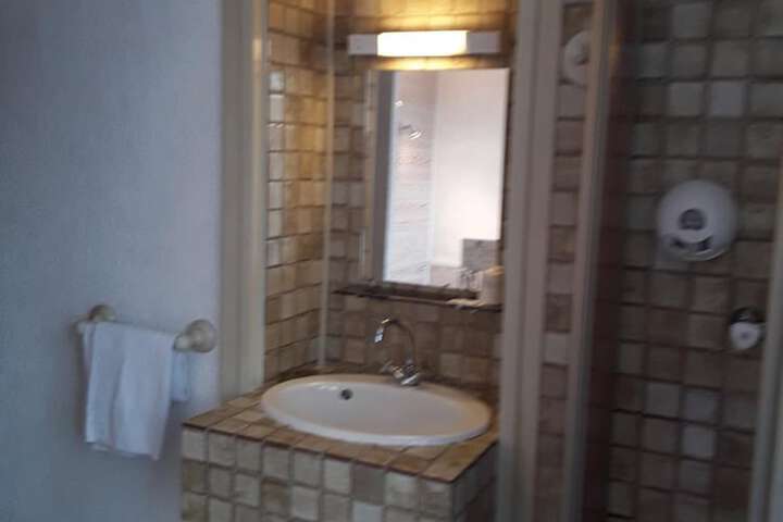 Room 42 of 62