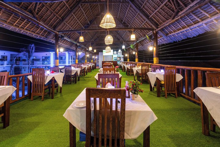Dining 128 of 163