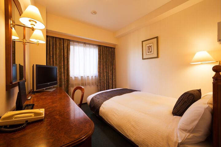 Room 9 of 36