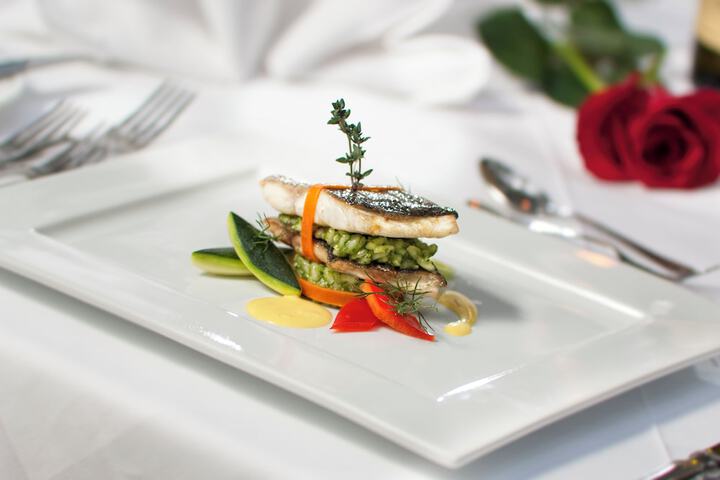 Dining 54 of 64
