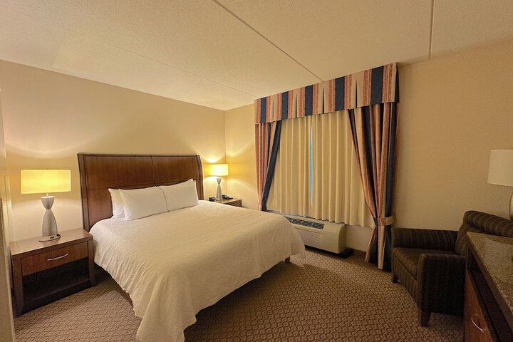 Room 11 of 28