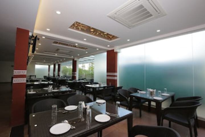 Dining 1 of 5