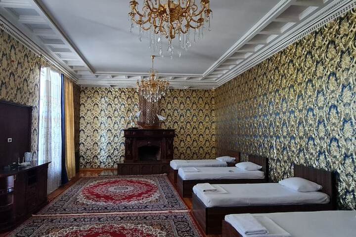 Room 16 of 32