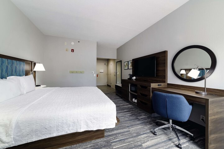 1 King Bed (5 of 16)