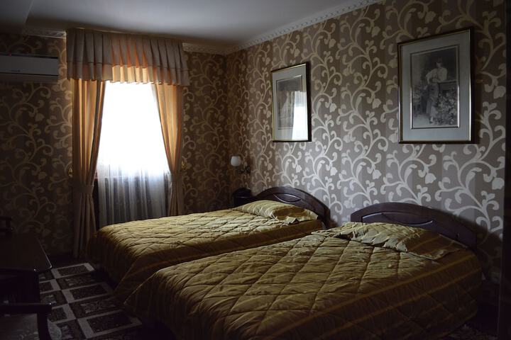 Room 8 of 39