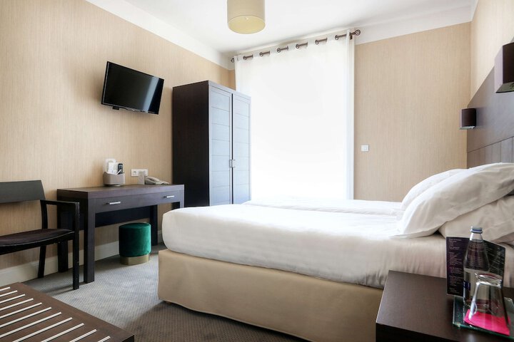 Room 7 of 63