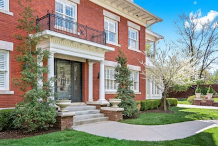 Oak Street Mansion in Kansas City, MO