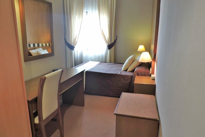 Room 10 of 48