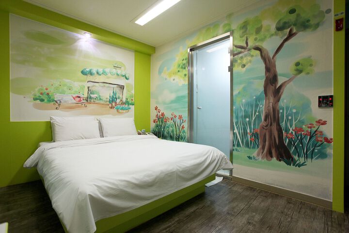 Room 68 of 69