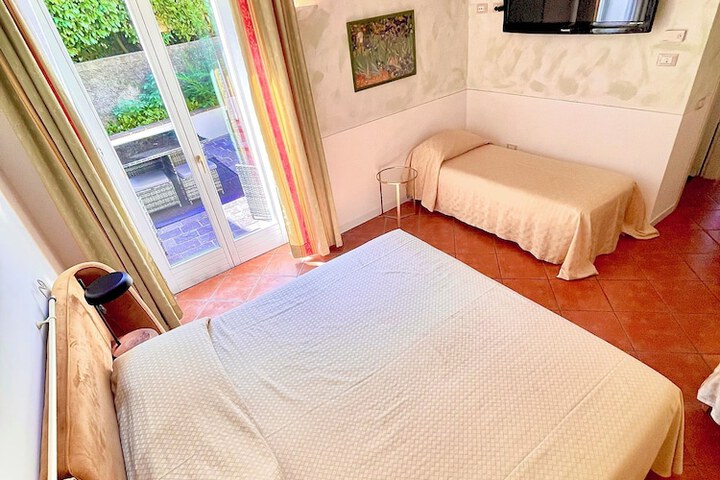 Room 15 of 36