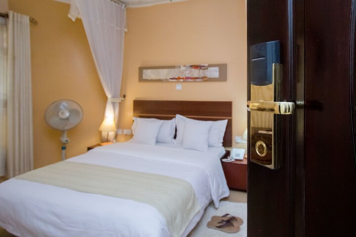 Room 32 of 89