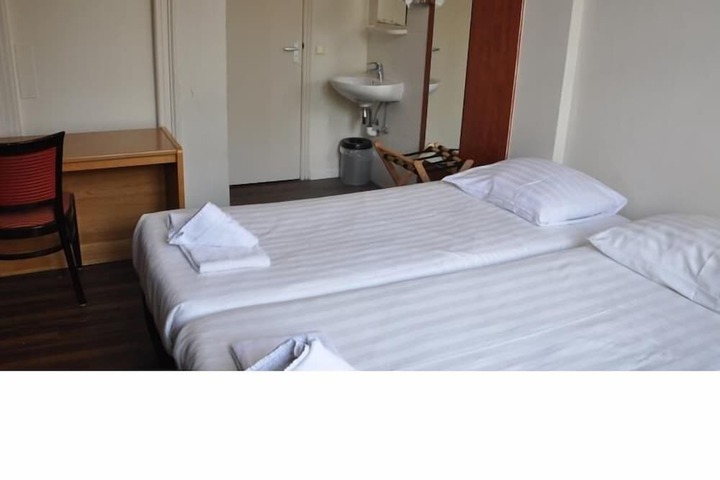 Room 6 of 53
