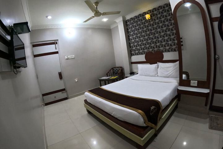 Room 6 of 17