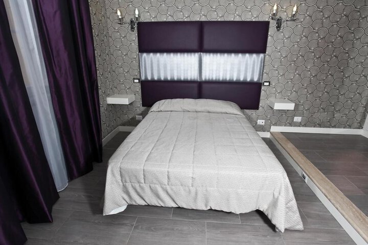 Room 19 of 49
