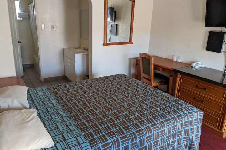 Comfort Queen Bed (9 of 9)