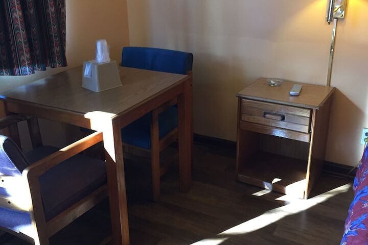 Room 10 of 16