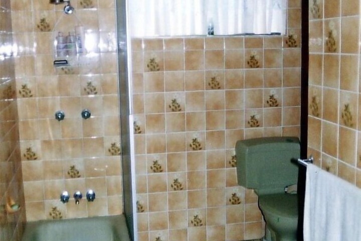 Room 4 of 9