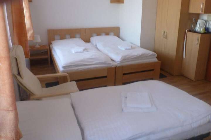 Room 12 of 38
