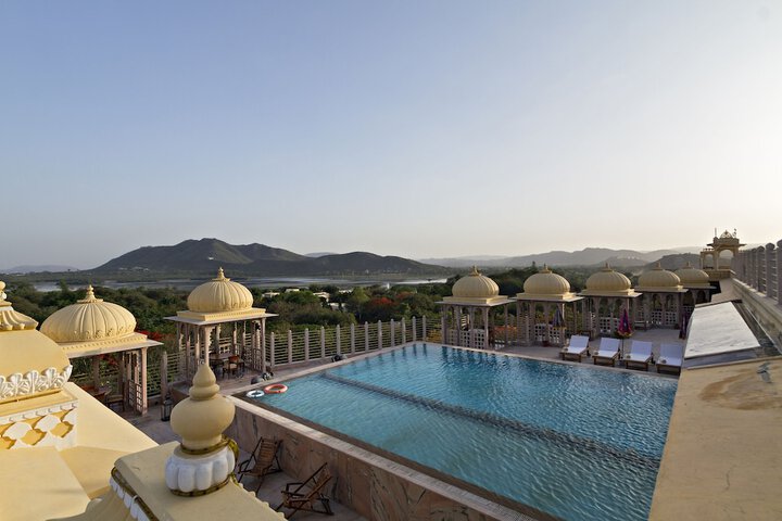 Hotel with Pool