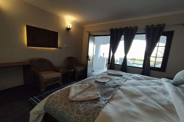 Room 8 of 48