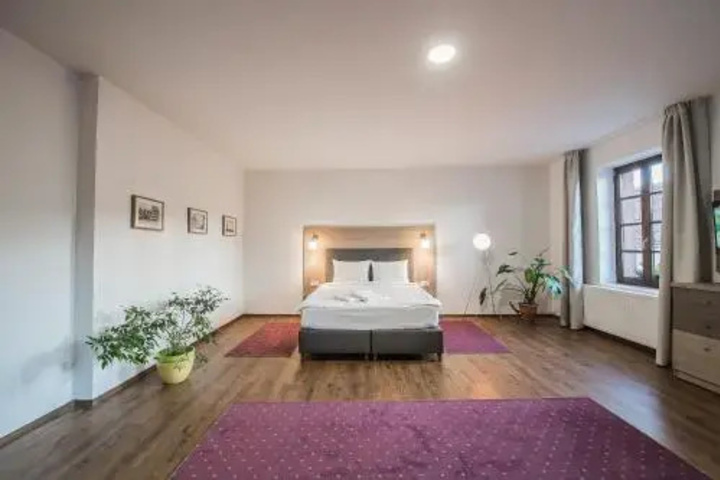 Room 8 of 14