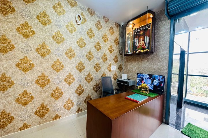 Room 9 of 24