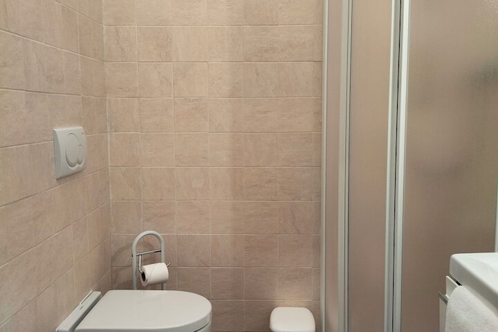 Room 14 of 33