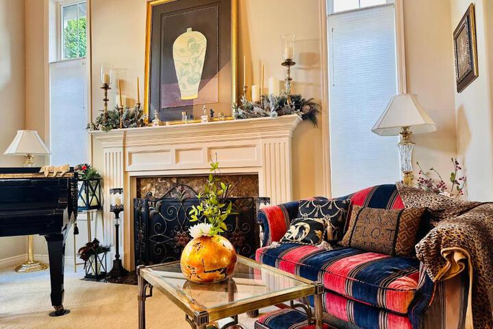 The Elegant & Cozy Retreat