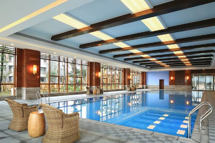 Hotel with Pool