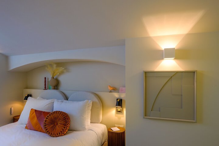 Room 32 of 62
