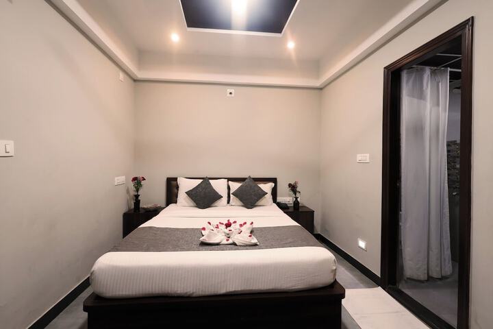 Room 10 of 33