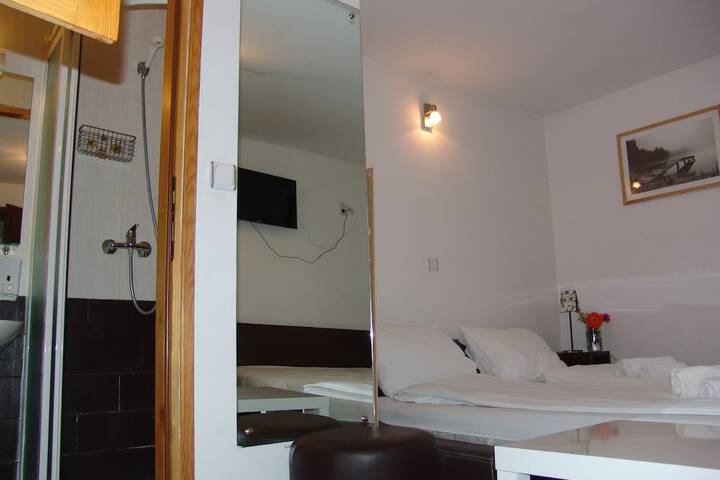 Room 9 of 62