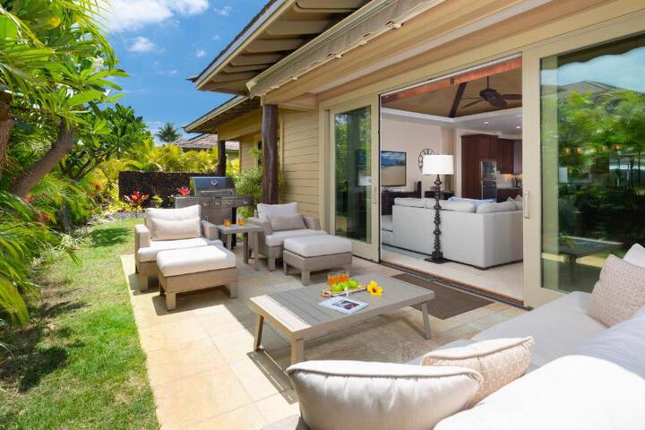 Image of ❤PiH❤ Shades of Summer Close to Pools 2024 Resort Pool Waterslide Passes Stand Alone home