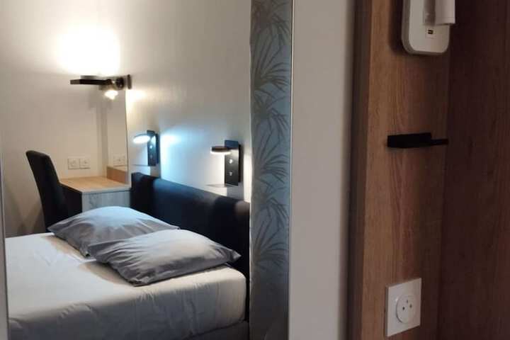 Room 27 of 80