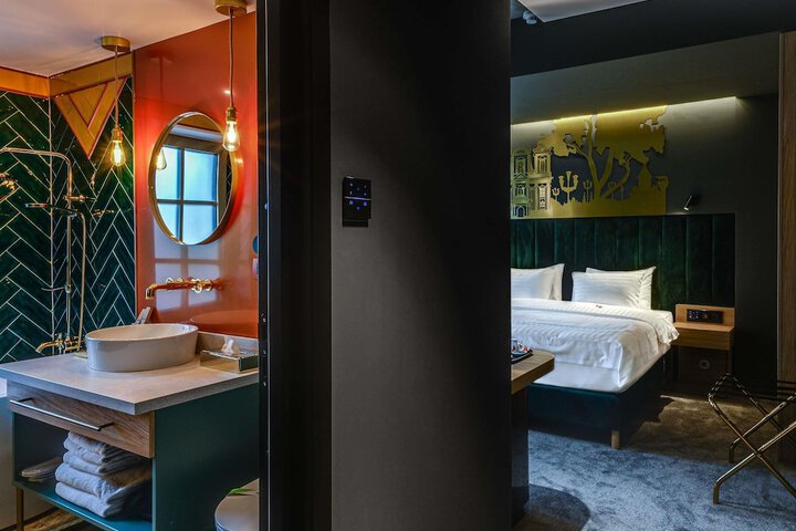Room 26 of 103