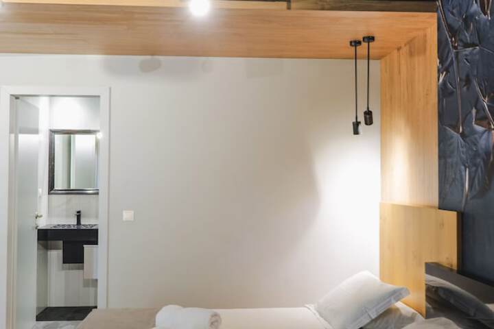 Room 9 of 148