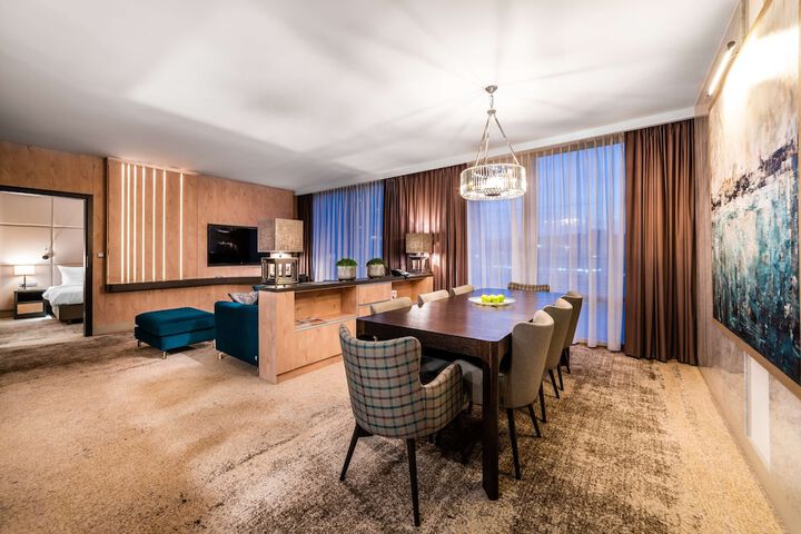 Room 18 of 203